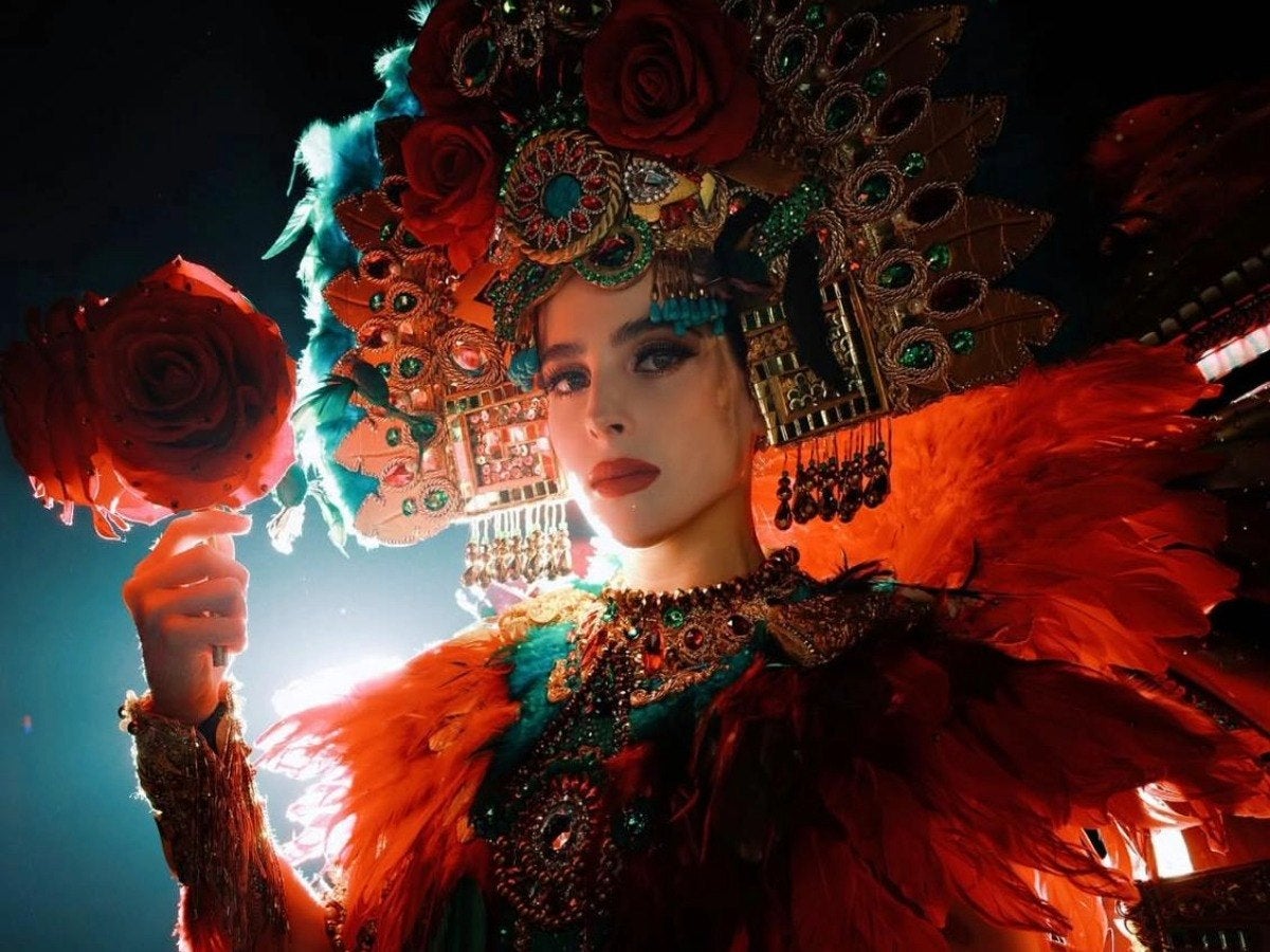 La pasión mexicana triunfa en el escenario global: Fátima Bosch brilla con hermoso traje típico en la competencia más importante del mundo, Miss Universo 2025.