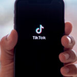 EEUU se prepara para una revolución digital: TikTok cae en manos de inversores locales, abriendo nuevas posibilidades para la creación de contenido y el mercado aduanero.