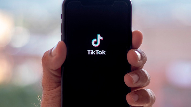 EEUU se prepara para una revolución digital: TikTok cae en manos de inversores locales, abriendo nuevas posibilidades para la creación de contenido y el mercado aduanero.