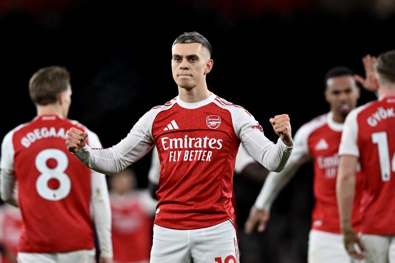 La Furia Roja de Arsenal Sigue Domina la Liga: Un Triunfo Brillante sobre el Aston Villa Fija su Rendición en Lo Máximo de la Premier Inglesa