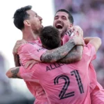 La Nueva Era del Fútbol Americano en Miami: ¡Confirmadas las Estrellas que Se Medirán con los Rojinegros!