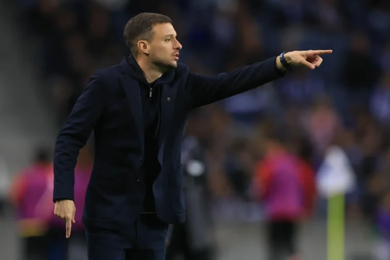 "El cambio estratégico de Botafogo: Anselmi, nuevo líder en la bancada del equipo brasileño"