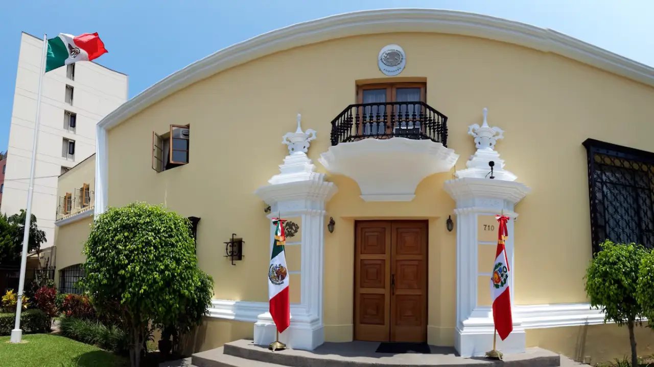Perú intensifica medidas de seguridad en embajada mexicana ante temor de escape de la expresidenta más poderosa