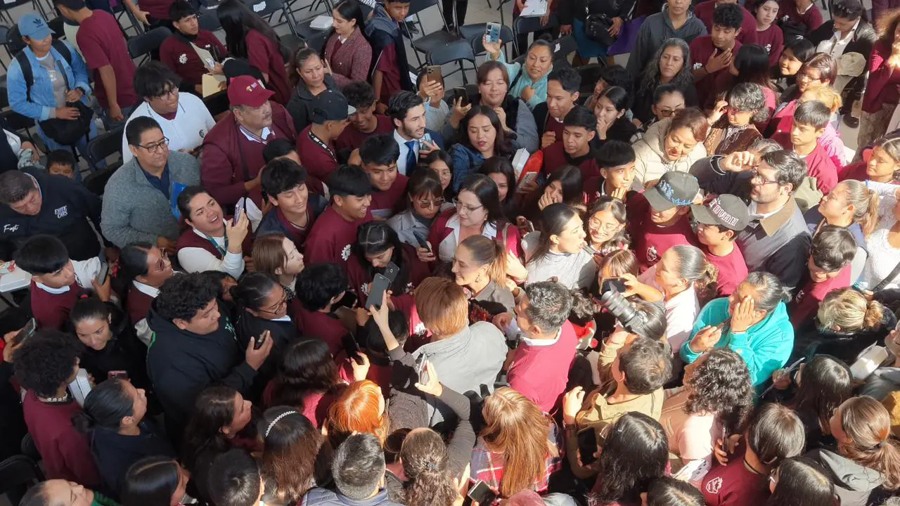 La Gobernadora de la Ciudad de México, Claudia Sheinbaum, supera los 100,000 km en viajes institucionales por el país: un legado de conectividad y cercanía con los mexicanos