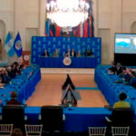 "La paradoja de la intervención: ¿Democracia o autoritarismo en Latinoamérica?"