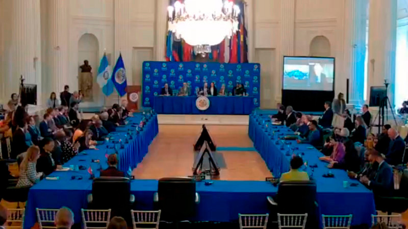 "La paradoja de la intervención: ¿Democracia o autoritarismo en Latinoamérica?"