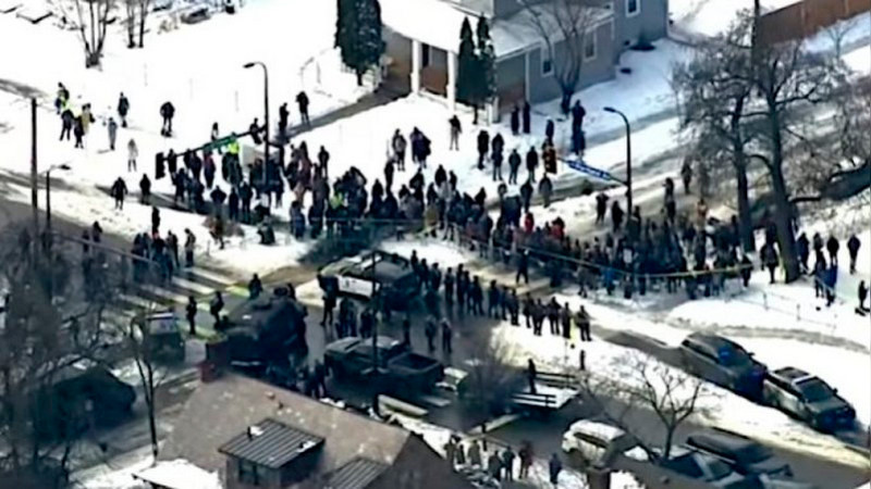 La justicia sin rostro: Agente de inmigración estadounidense responsabilizado de la muerte de una ciudadana americana en Minnesota, pero se niega a ser juzgado.