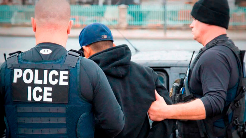 "Trump apunta a la crisis en Minnesota: Amenazas de aplicar la Ley de Insurrección para calmar las aguas después de una noche de confrontaciones entre agentes del ICE y manifestantes"