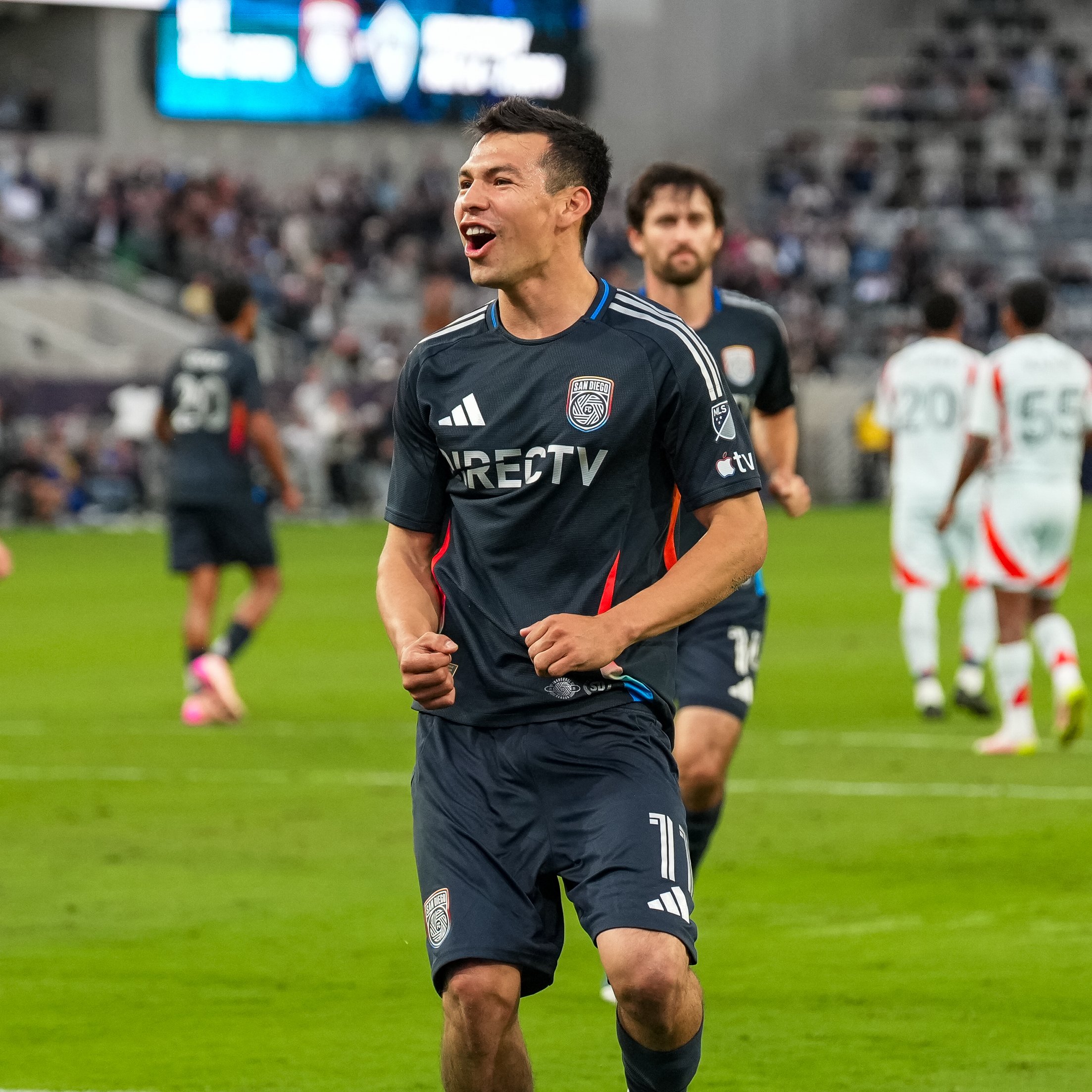 "La gran desconexión: Chucky Lozano abandona los campos de juego sin equipo después de la abrupta rescisión de contrato con el San Diego FC"