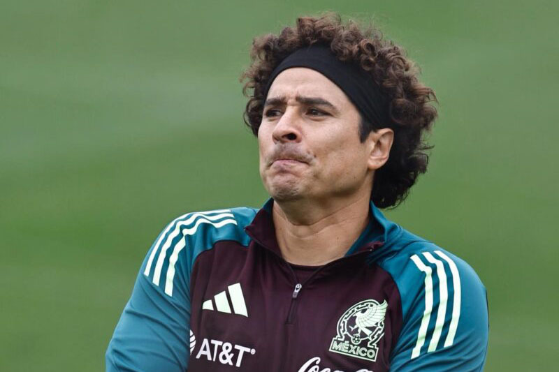 "El golpe del error: cómo Memo Ochoa arruinó un partido clave en la liga cipriota con un fallo histórico"