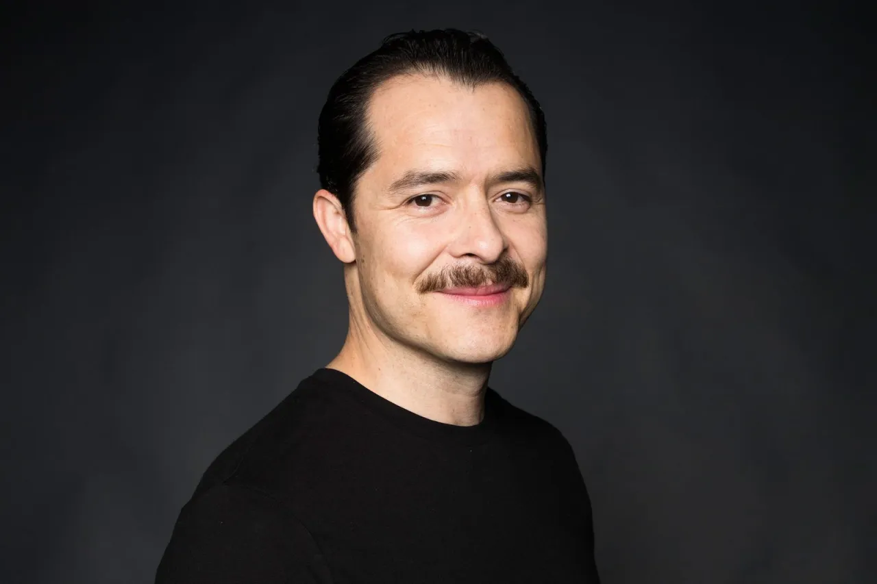 "La Frontera del Risueño: La Comedia de Marcos Duarte Se Encuentra con el Futuro en LOL: Buscando la Estrella del Show"