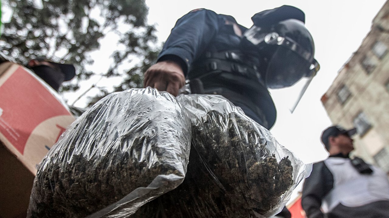 “Frontera contra la droga: México y Estados Unidos unidos para combatir la creciente amenaza del narcotráfico”