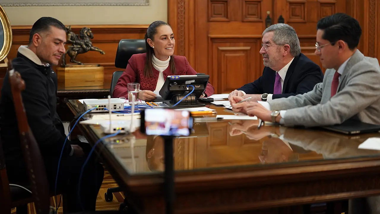 La líder de la Ciudad de México mantuvo una conversación bilateral con el expresidente estadounidense para abordar temas de seguridad y cooperación internacional.