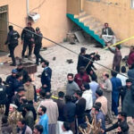 Atentado deja al menos 31 muertos y más de 150 heridos en mezquita de Pakistán