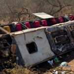 Vuelca autobús de peregrinos en Brasil, dejando 15 personas sin vida, entre ellos, 3 menores de edad