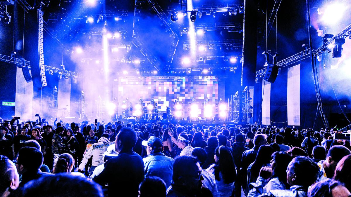 "El Palacio de los Deportes se desata en una explosión de energía, mientras Patrick Miller reafirma su legado en la historia del deporte"