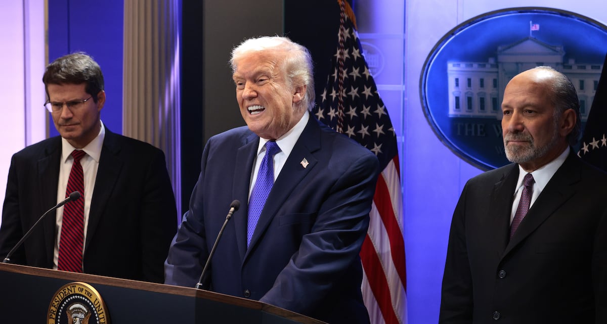 Trump arremete contra el Supremo por invalidar sus aranceles y anuncia gravamen global del 10%