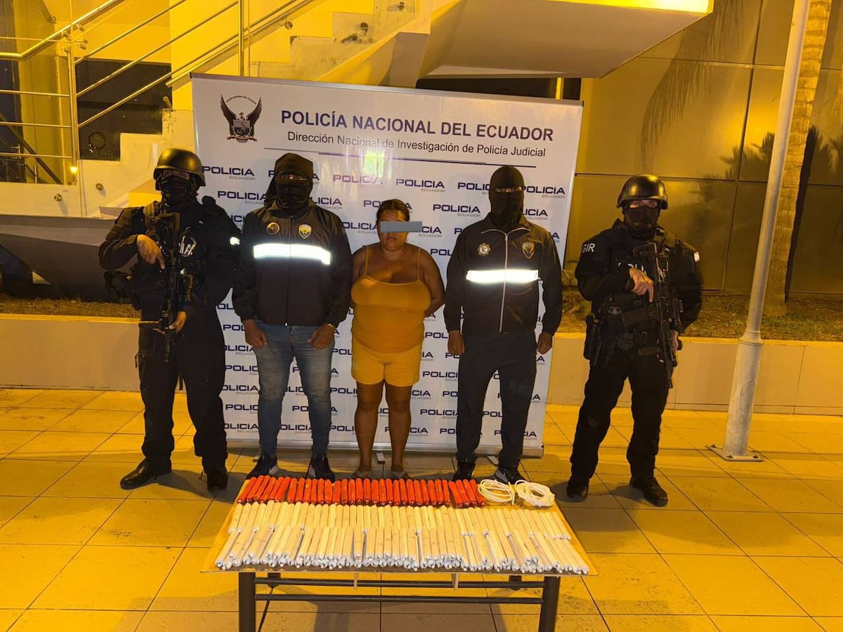 Una mujer venezolana es detenida en Ecuador mientras transportaba explosivos relacionados con un grupo criminal.