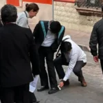 Presidente de la SCJN enfrenta polémica por video de colaboradores limpiando sus zapatos